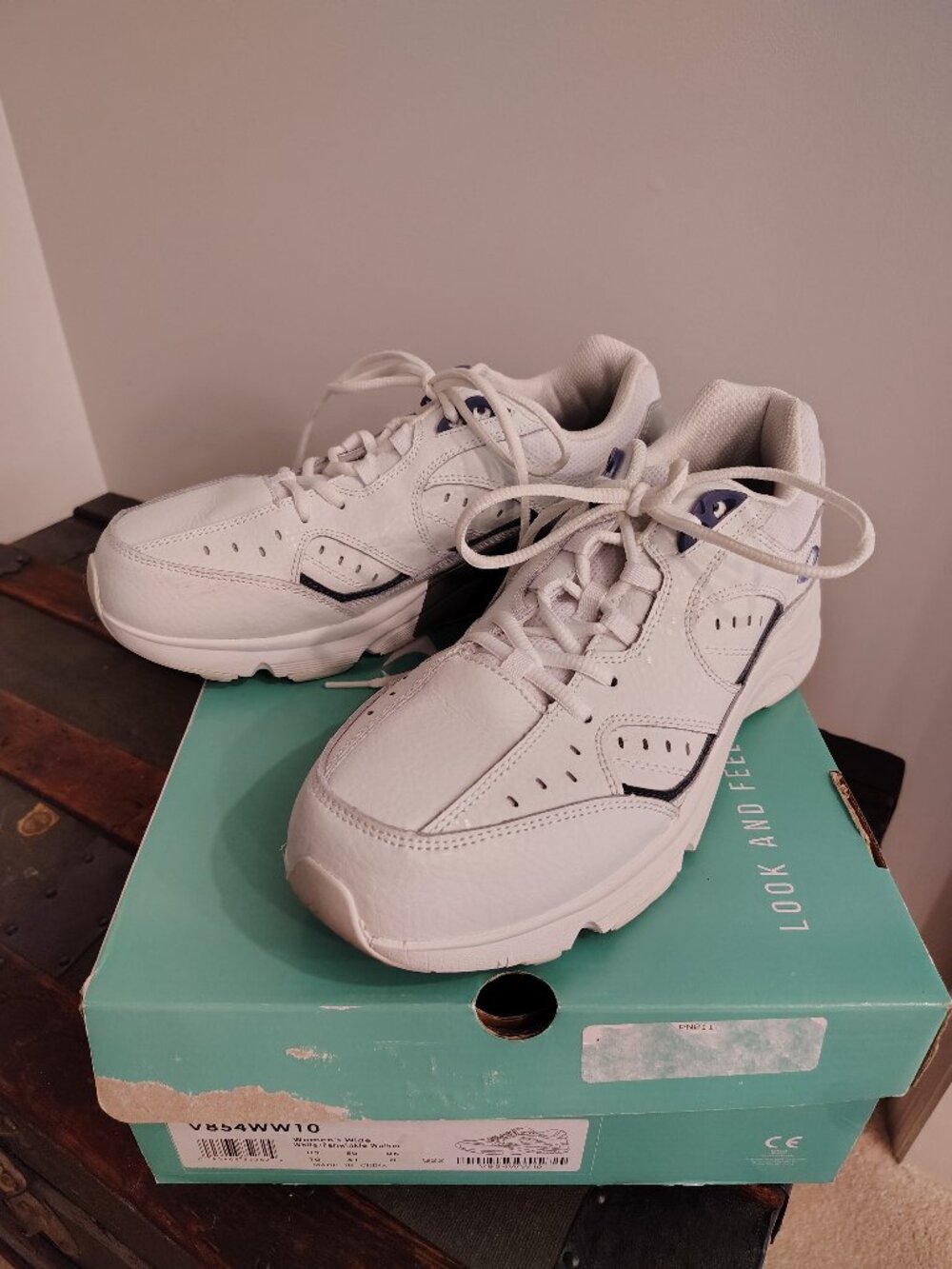 Apex White/ Periwinkle Lace Walker in 10 Wide